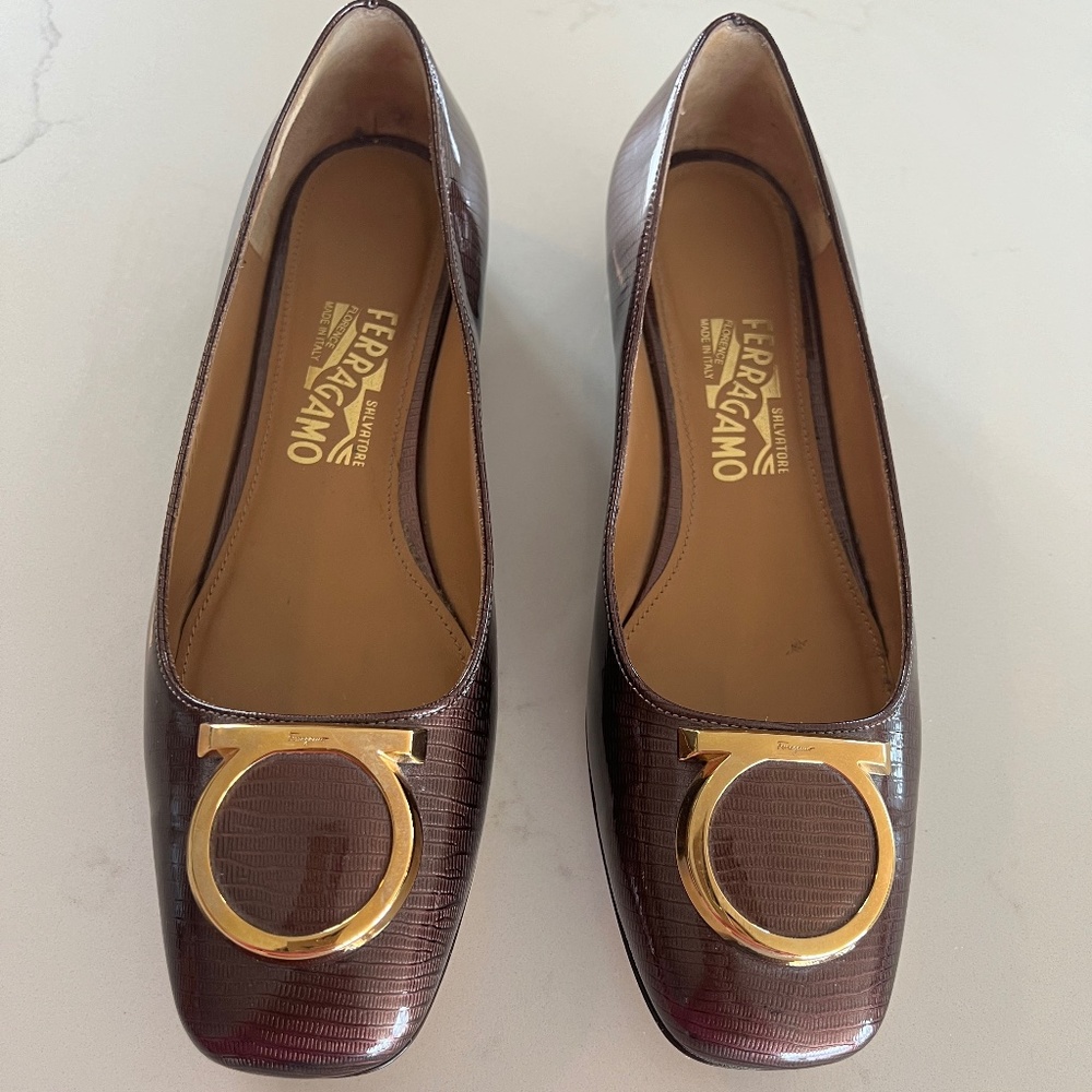 Salvatore Ferragamo flats with gold toe, size 8. Good condition